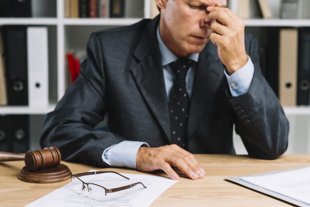 Pessoa lidando com Sanções Administrativas