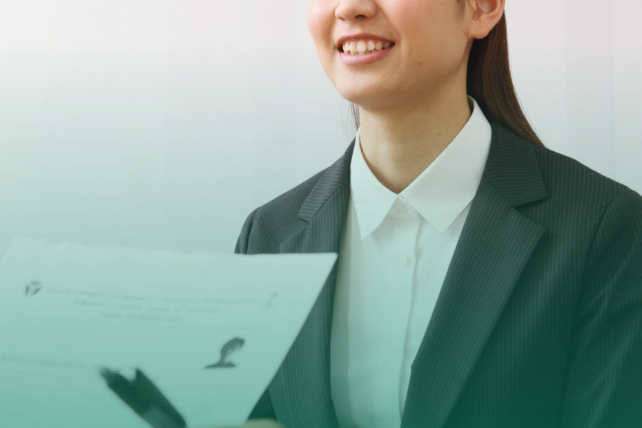mulher em entrevista de emprego.